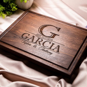 Tabla de cortar personalizada y grabada con diseño de monograma clásico para regalo de boda o aniversario 015 imagen 3