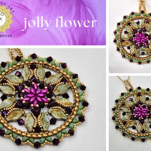 Könnte beinhalten: Eine Perlenkette mit einem runden Anhänger, der ein pinkfarbenes Blütenmotiv zeigt, das von grünen und goldenen Perlen umgeben ist. Der Anhänger ist mit "jolly flower" beschriftet.