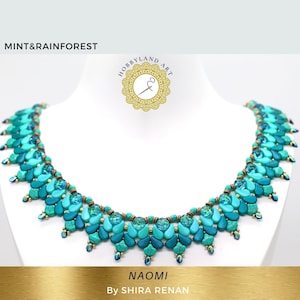 Può includere: Una collana di perline turchesi e dorate con un design graduato. La collana si chiama "Naomi" ed è di Shira Renan.