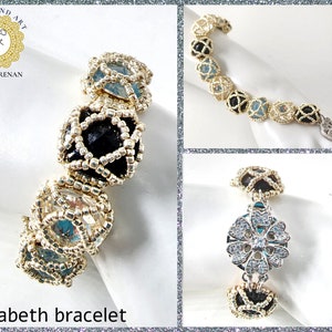 Könnte beinhalten: Ein gold- und silberfarbenes Perlenarmband mit einem Design aus schwarzen, blauen und klaren Steinen. Das Armband hat einen blütenförmigen Verschluss.