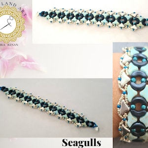 Könnte beinhalten: Ein Armband aus Perlen mit einem geometrischen Muster. Die Perlen sind in Blau, Grün und Silber gehalten. Das Armband heißt "Seagulls".