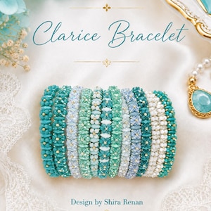 Pode incluir: Uma coleção de pulseiras Clarice com contas em tons de turquesa, verde-azulado e branco. As pulseiras apresentam intrincados padrões florais e geométricos. A imagem inclui o texto "Clarice Bracelet" e "Design by Shira Renan."