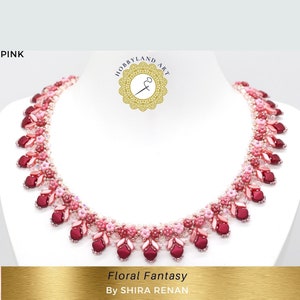 Może przedstawiać: Różowo-czerwony naszyjnik z koralików w kwiatowym wzorze. Naszyjnik nazywa się "Floral Fantasy" autorstwa SHIRA RENAN.