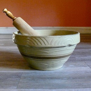 Large 13&quot; Yellow Ware Mixing Bowl with Brown Bands, Primitive Yellow Stoneware Batter Bowl, Country Farmhouse Cottagecore Kitchen Decor