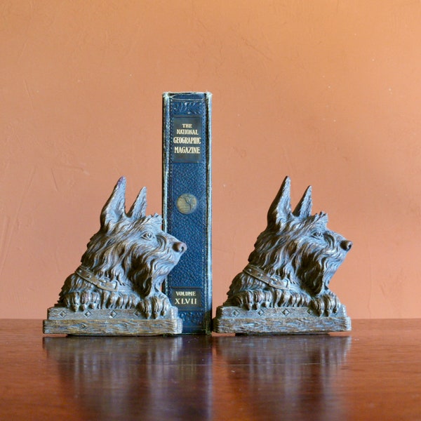 Vintage Wood Scottish Terrier Dog Bookends, Pressed Syroco Wood Scottie Schnauzer Dog Accents, Rustic 1940s Library Bookshelf Decor