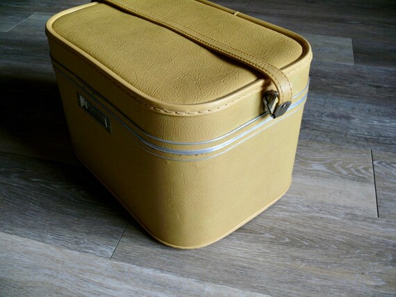Retro Yellow Train Case Makeup Storage, Golden Ye… - image 5