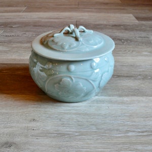 Celadon Glaze Lidded Bowl with Raised Hibiscus Flowers Made in China, Vintage Chinese Celadon Green Porcelain Tureen Serving Bowl
