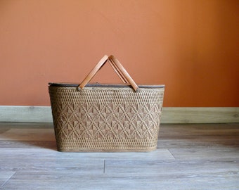 Vintage Redmon Woven Wicker Picnic Basket Made in Peru Indiana, Rustic 22" Outdoor Picnic Tailgating Beach Tote, Organizational Storage