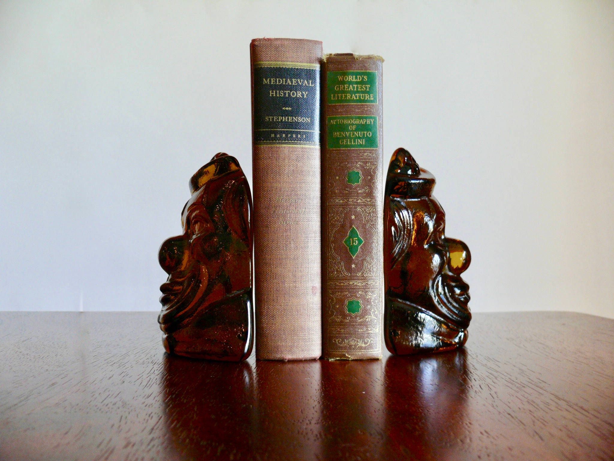 Serre livres Penseurs en résine patinée