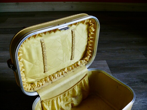 Retro Yellow Train Case Makeup Storage, Golden Ye… - image 6