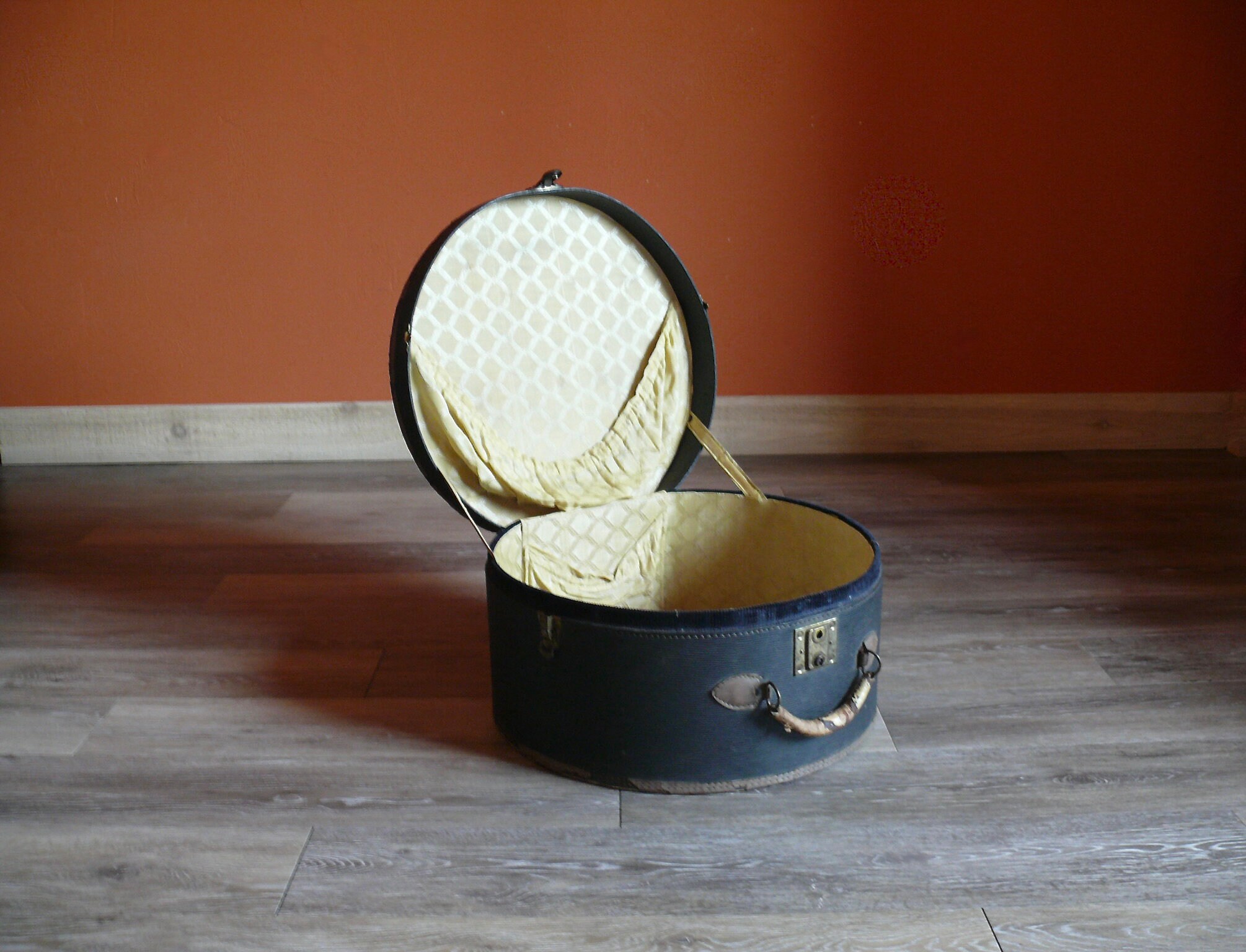 Antique Round Leather Trunk Hat Box Black Victorian Suitcase With Satin Interior Stacking Luggage Decor Travel Wedding Card Case Etsy