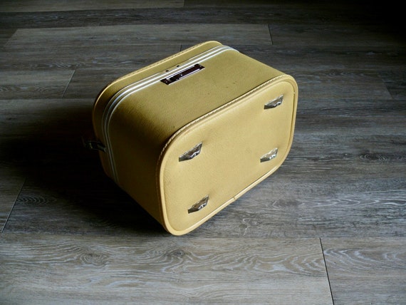Retro Yellow Train Case Makeup Storage, Golden Ye… - image 10