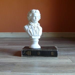 White Plaster Beethoven Bust, Vintage Music Composer Ludwig van Beethoven Statue, Classical Music Room Piano Decor