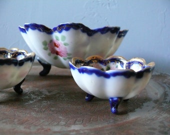 Set of 4 Delicate Hand Painted Porcelain Footed Nut Bowls with Scalloped Edges, Vintage Porcelain Serving