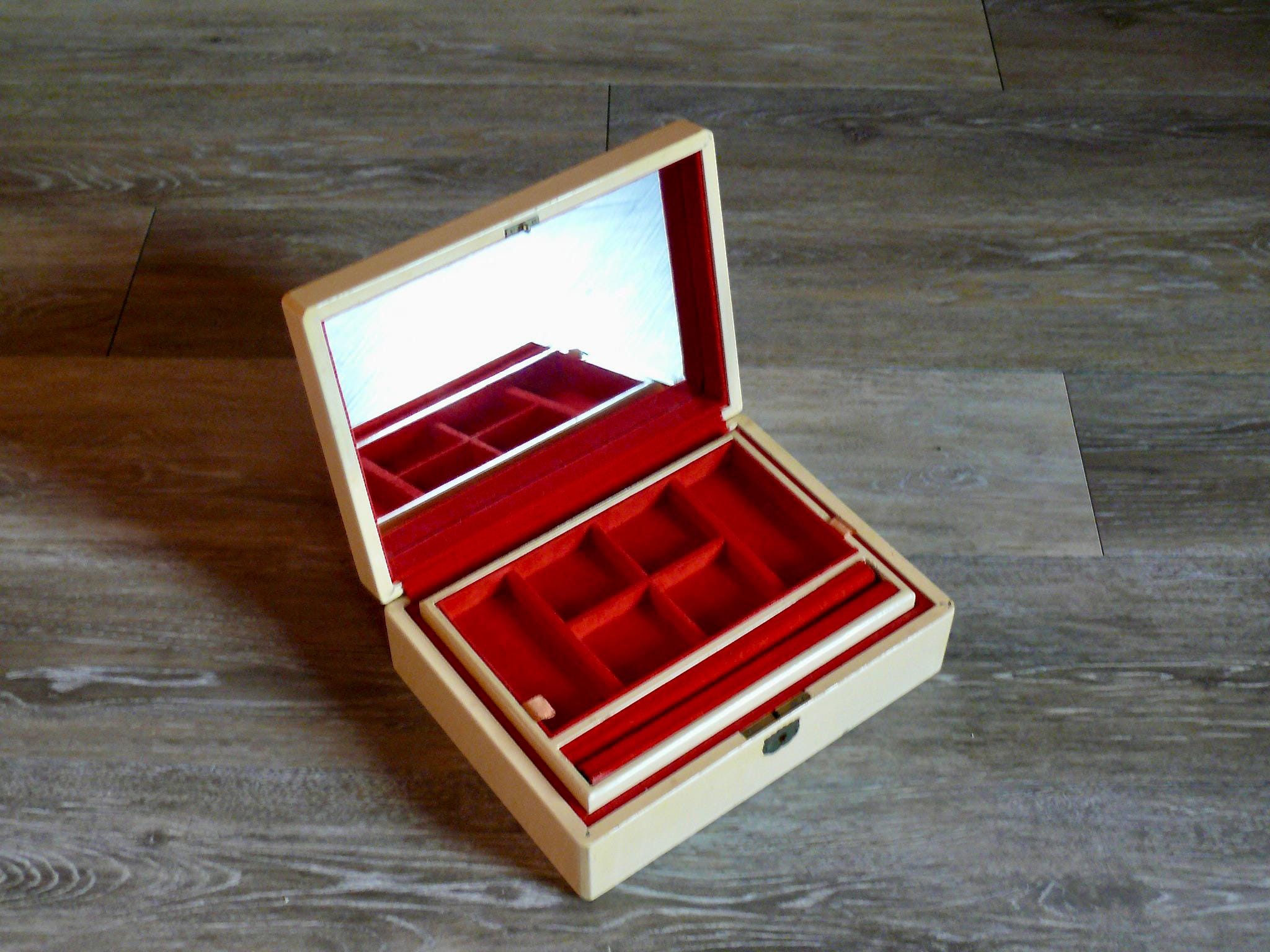 Earl Bernard Japan Hand Painted Jewelry Box, Paris Street
