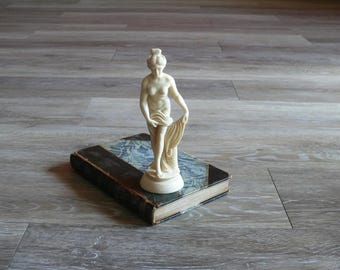 Venus Bather Statue Made in Italy, Vintage Figural Nude Woman Bathing Figurine