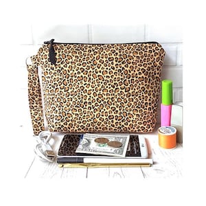 Wristlet Purse Pouch Wallet Makeup Bag Phone Travel Leopard Print Cheetah Tote w Keychain Gift
