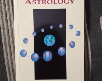The elements of astrology paperback by Janis Huntley/ element books/ 1993/ very good condition