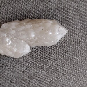 Ljuskvartskluster med barnkristall/mongoliska kristaller/30 gram/2,25 tum x 1 tum/triggerkristall/kvarts