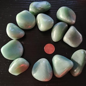 large chunky tumbled green aventurine//price per piece//1.25 in-1.5 in//green aventurine//tumbled crystals//minerals//rocks