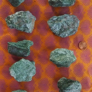 large chunky rough fuchsite//2.25 in to 2.75 inch//price per piece//nice quality/3 oz average//crystals//minerals
