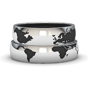 Weltkartenringe aus gealtertem Silber, perfekt als Ringe für Paare, als Eheringe, Jubiläen oder Geschenke.