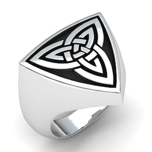 Sterling silver Triquetra Celtic Ring. Perfect as a gift or to treat yourself. Free shipping.