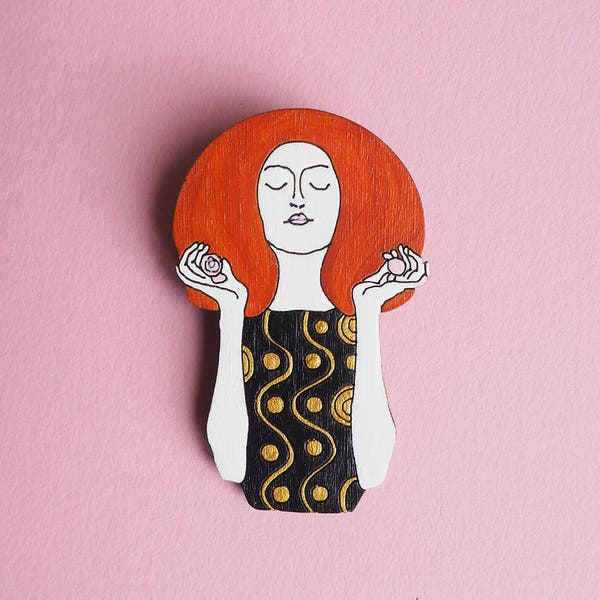 Klimt Pin, épinglette d’art, épingle féministe, broche en bois, cadeau de petite amie, anniversaire, épinglette, cadeau pour elle, broche découpée au laser, cadeau d’artiste