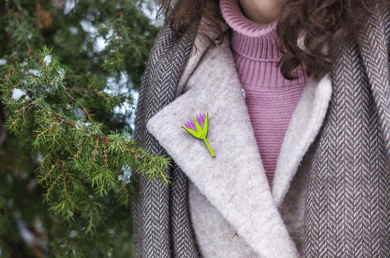 Wooden Flower Brooch, Art Pin, Naturalist Pin, Girlfriend Gift, Flower Pin, Plant Brooch, Spring Jewelry, Flower Jewelry, Flower Power image 2