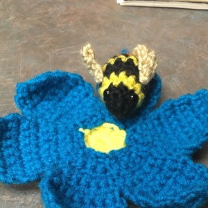 Gehäkelte Bumblebee und Blume nach Hause, Stofftier, Geschenk, Bienen, niedlich, handgemacht