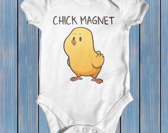 Küken Magnet Baby Bodysuit | Baby Junge Kleidung | Lustiger Baby Body | Süße Babykleidung | Animal Baby Bodysuit | Spruch Baby Bodysuit