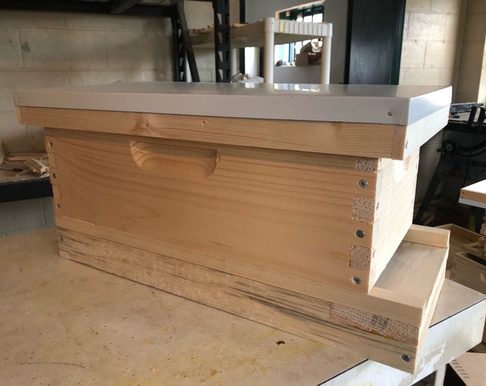5/Frame Medium 6 5/8 Nuc w/Frames Bee Hive (Un-Assembled)