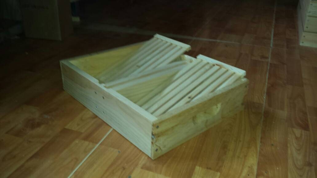 Bee Hive Top Feeder w/floats Assembled (Available in 8 & 10 Frame