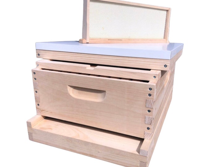 1 Medium 6 5/8 complete bee hive w/Frames & Foundations Assembled Langstroth