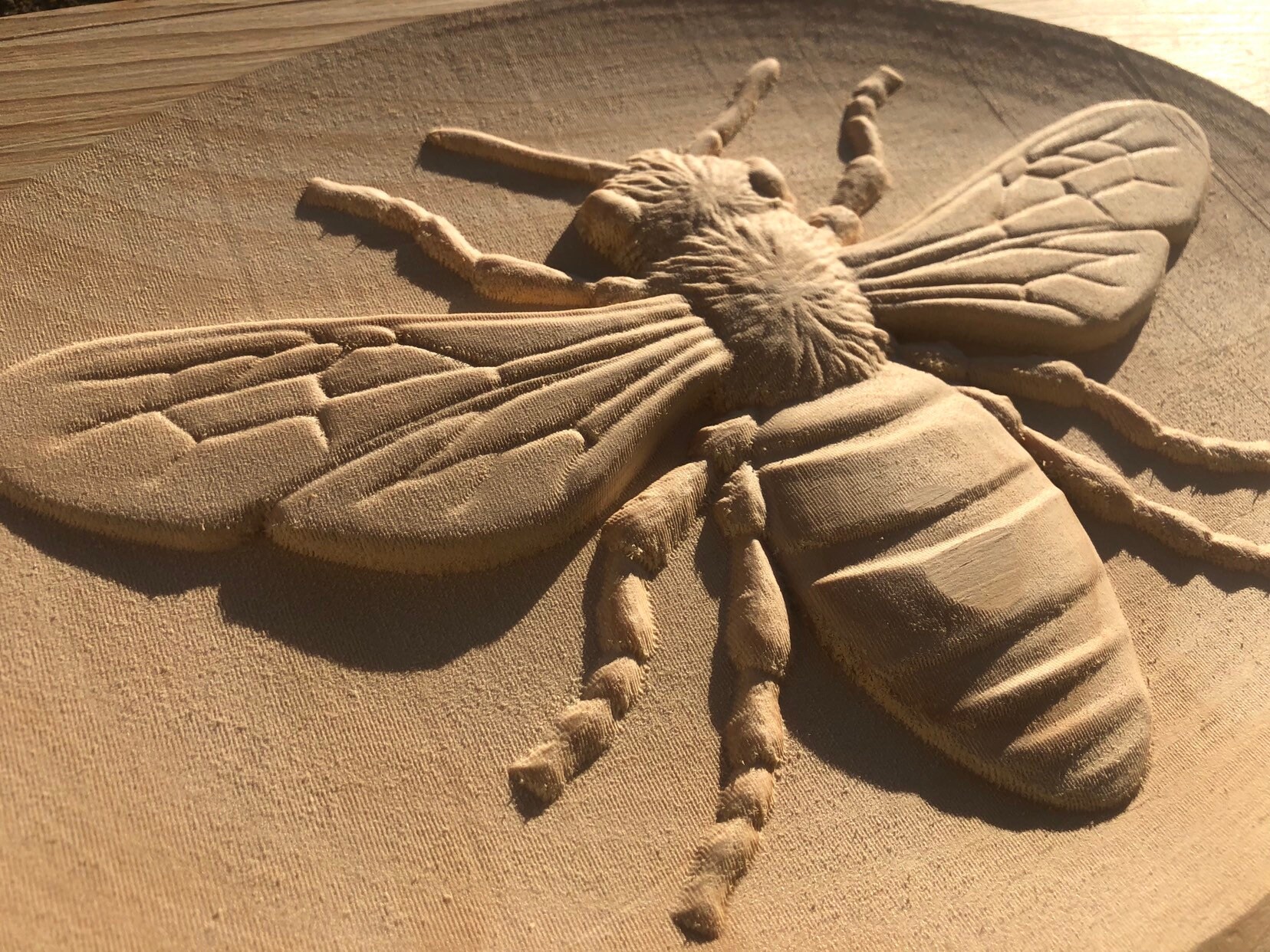 3D Relief Carving Honey Bee on a Bee Hive Assembled 10/Frame Equipment