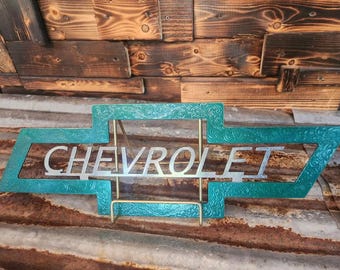 Letrero de Chevrolet verde y plateado