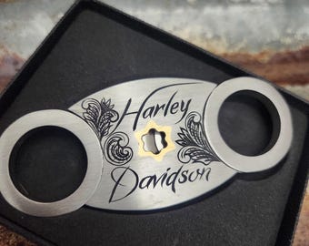 Cortador de puros grabado a mano con Harley y volutas