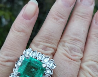 18k Gold 10ct Colombian Emerald 1.50ct Diamond Heart shaped Setting Wedding Cocktail Statement Ring Fabulous One Of A Kind