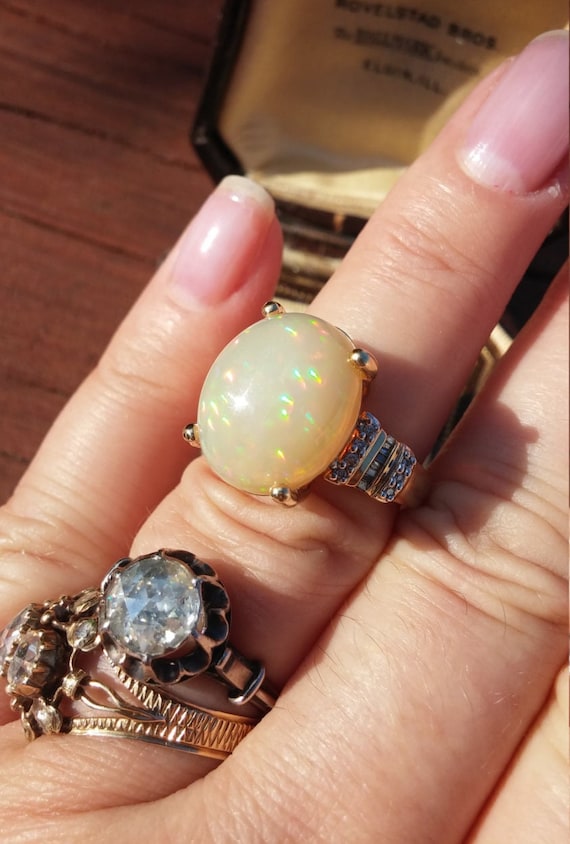 14k Gold Diamond Welo Opal Vintage Ring