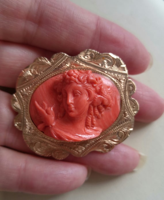 14k Gold Coral Cameo Goddess Flora Brooch 18.7 Gr… - image 1