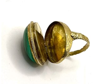 Victorian Malachite French Poison Ring Compartment Extremely Rare Fabulous