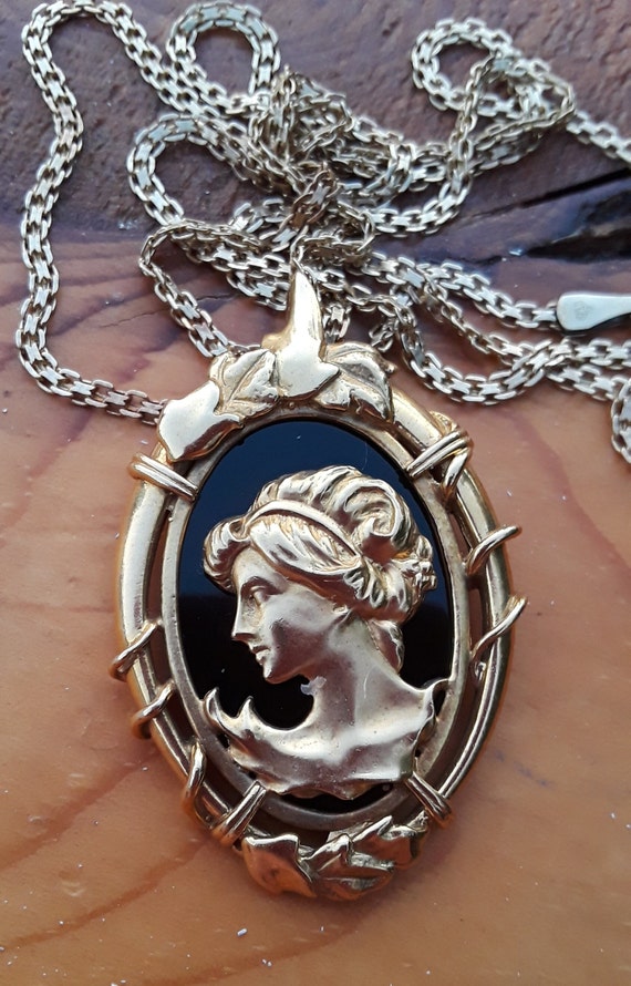 18k Gold Black Onyx Cameo Pendant Fabulous Exclusi