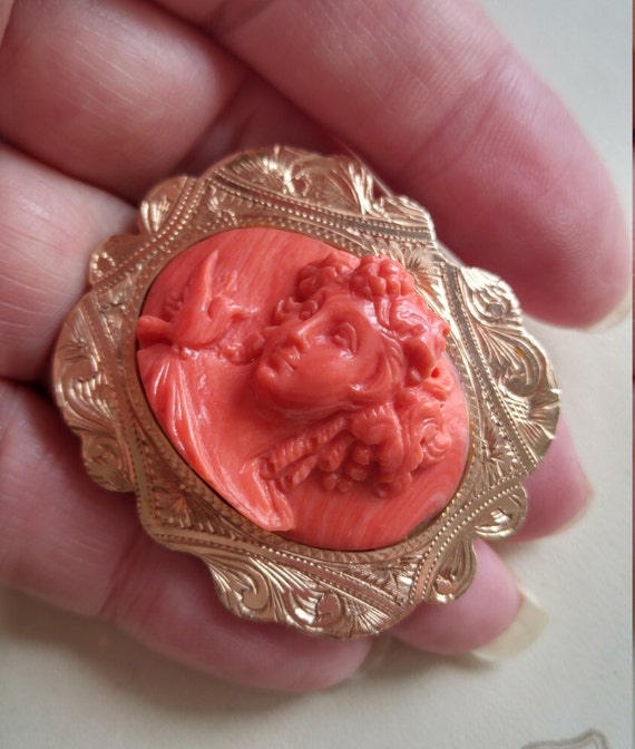 14k Gold Coral Cameo Goddess Flora Brooch 18.7 Gr… - image 3