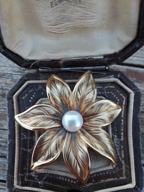 14k Gold Pearl Flower Brooch Pin Fabulous Vintage - image 3