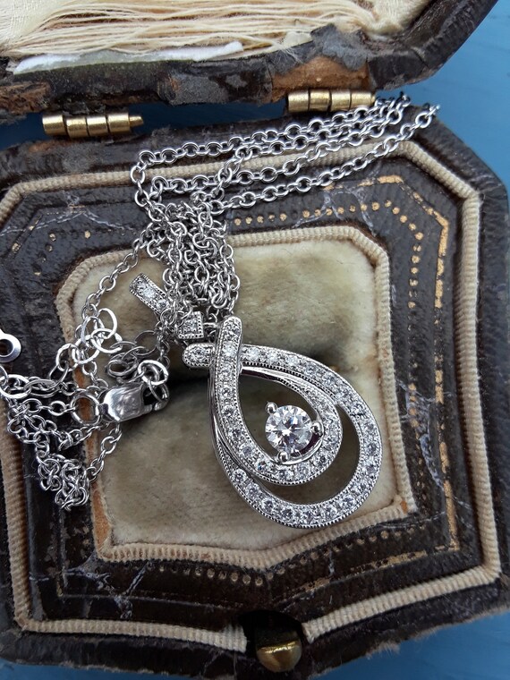14k Gold Diamond Pendant With Chain Necklace Fabu… - image 5