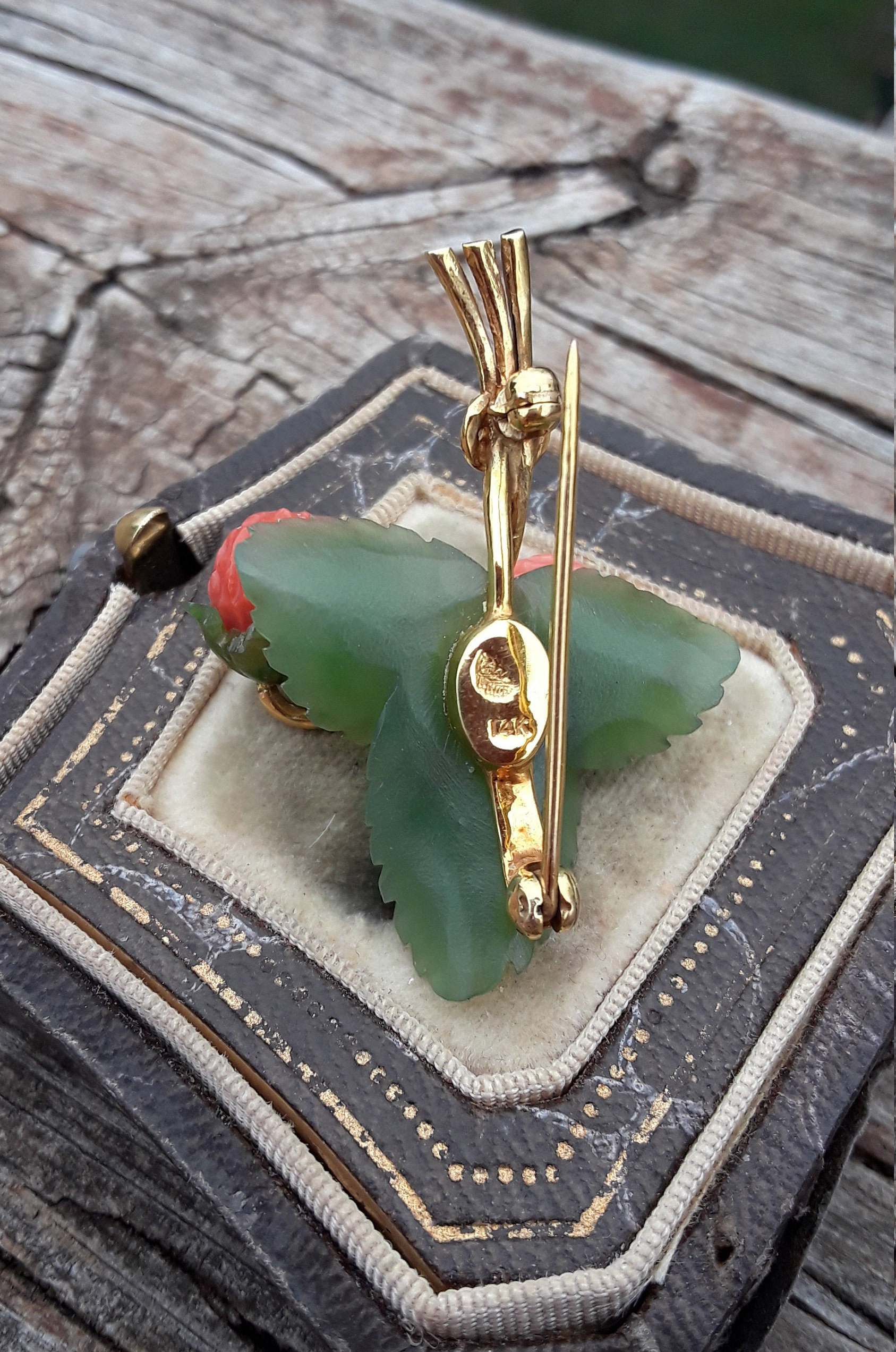 Jade brooch jewelry best sale