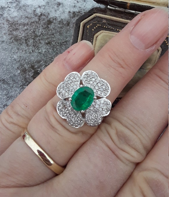 18k Gold Diamond Colombian Emerald Floral Flower D