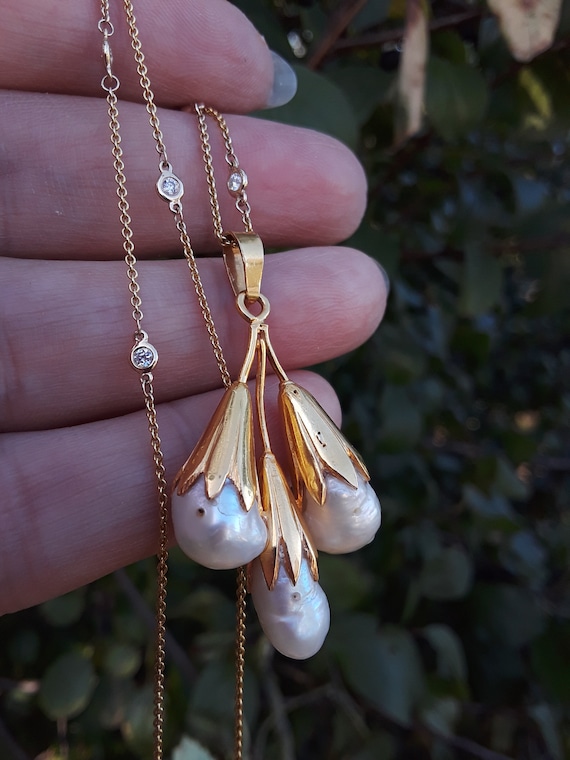 22k Gold Pearl Flower Design Pendant 