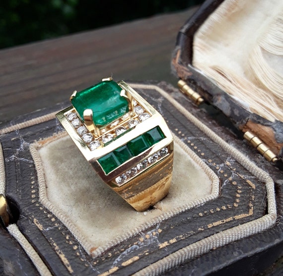 18k Gold Diamond Colombian Emerald Men's Ring Unis