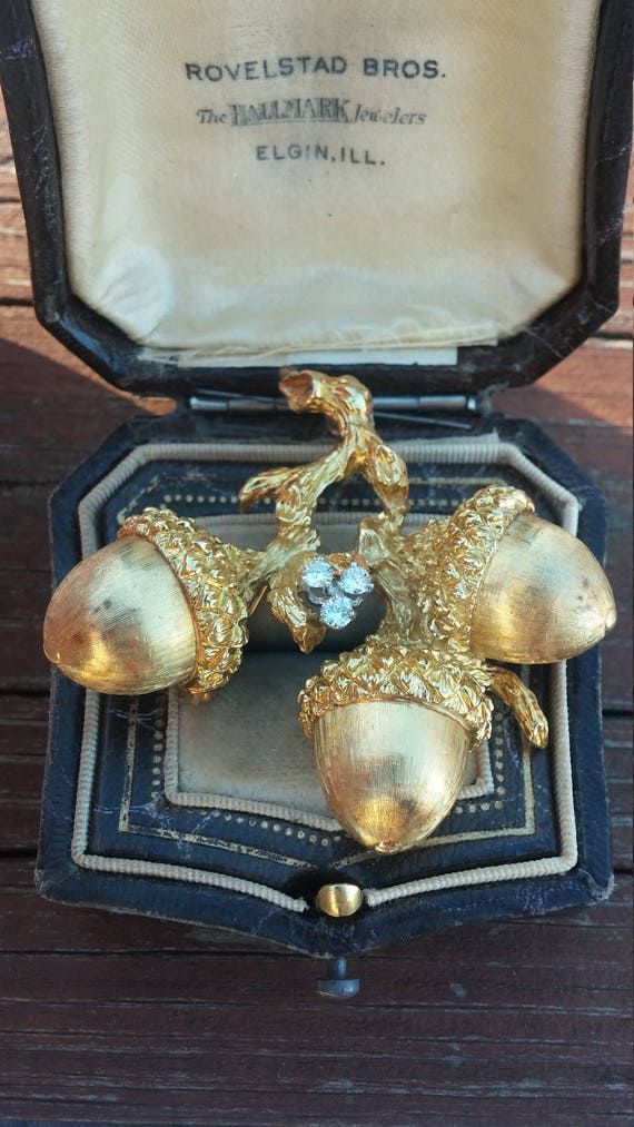 全国送料無料の通販 Diamond Gold 18k Acorn A of One Exclusive Grams 30 Brooch アクセサリー